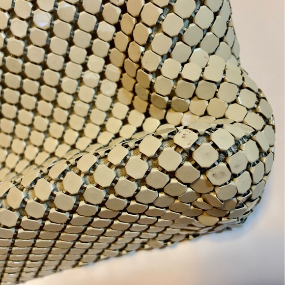 Vintage La Regale Cream Interlocking Beaded Crossbody Glamour Evening Party Bag - Picture 17 of 17